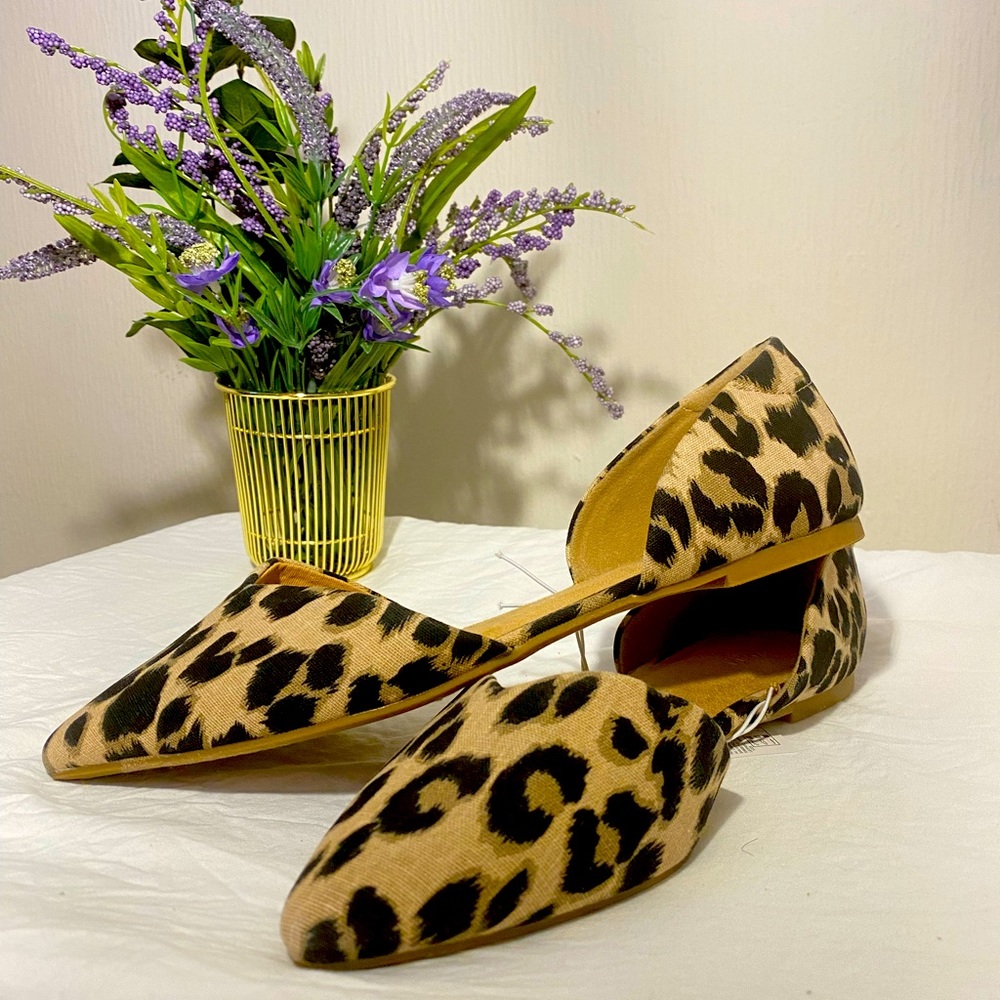 NWT Old Navy Leopard Pointy Flats